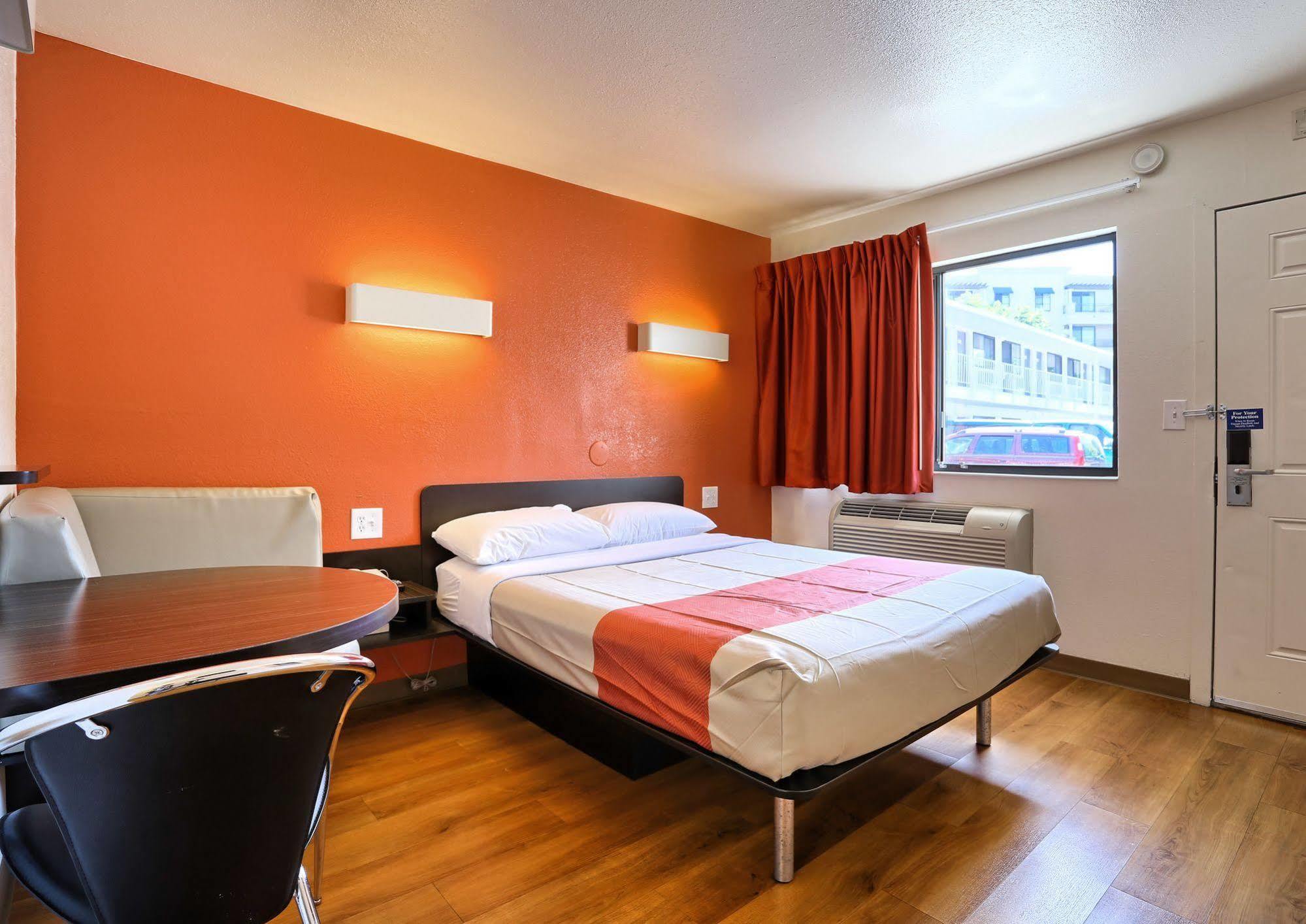 Inn Super 8 By Wyndham 2*