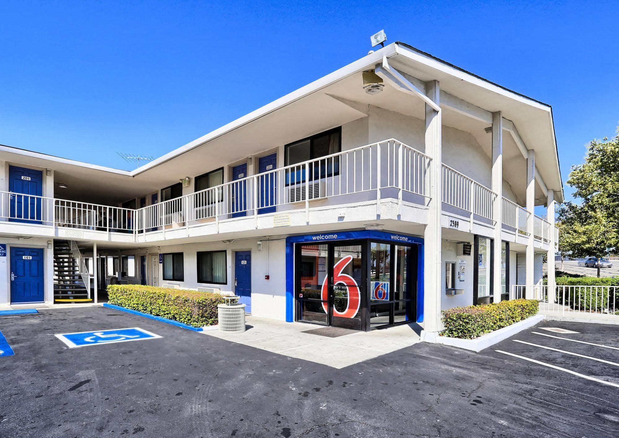 Super 8 By Wyndham Inn 2*